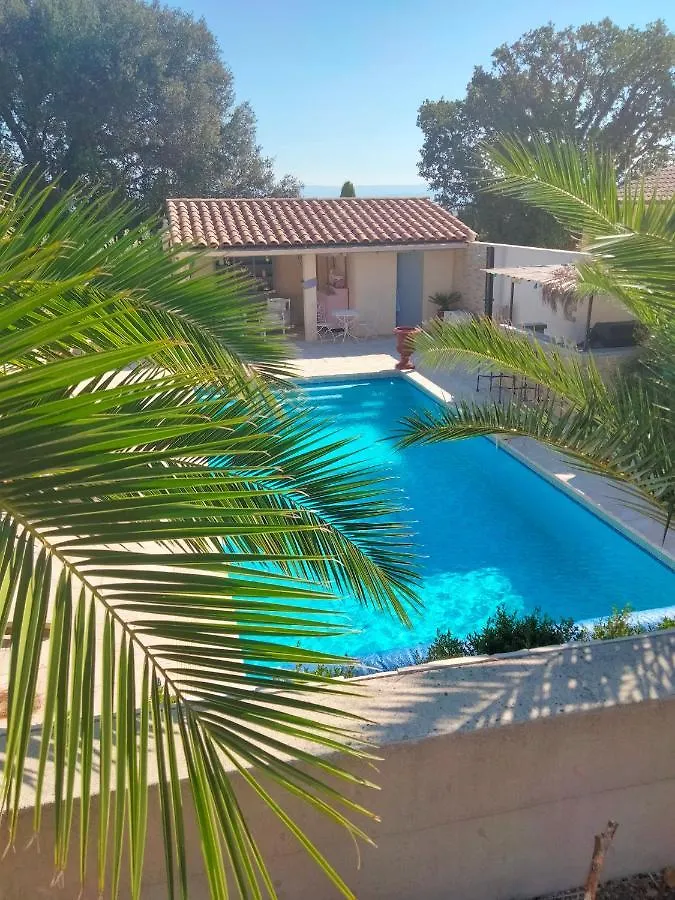 Holiday home Gite Au Fond Du Jardin Saint-Saturnin-les-Avignon