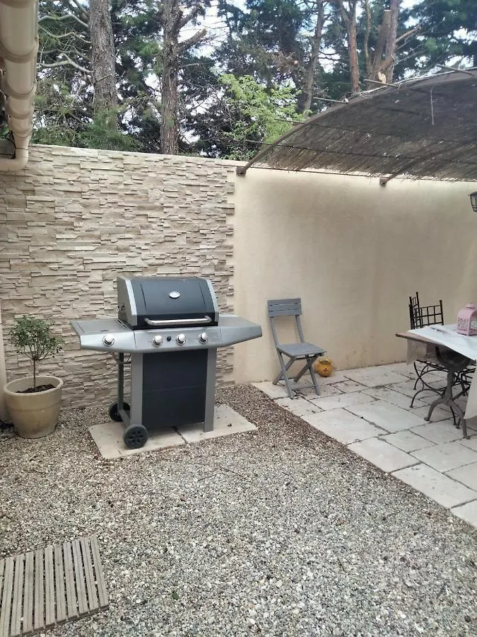 Gite Au Fond Du Jardin Saint-Saturnin-les-Avignon