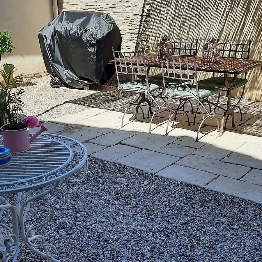 Gite Au Fond Du Jardin Saint-Saturnin-les-Avignon