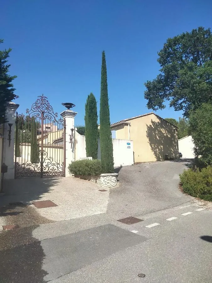 Holiday home Gite Au Fond Du Jardin Saint-Saturnin-les-Avignon